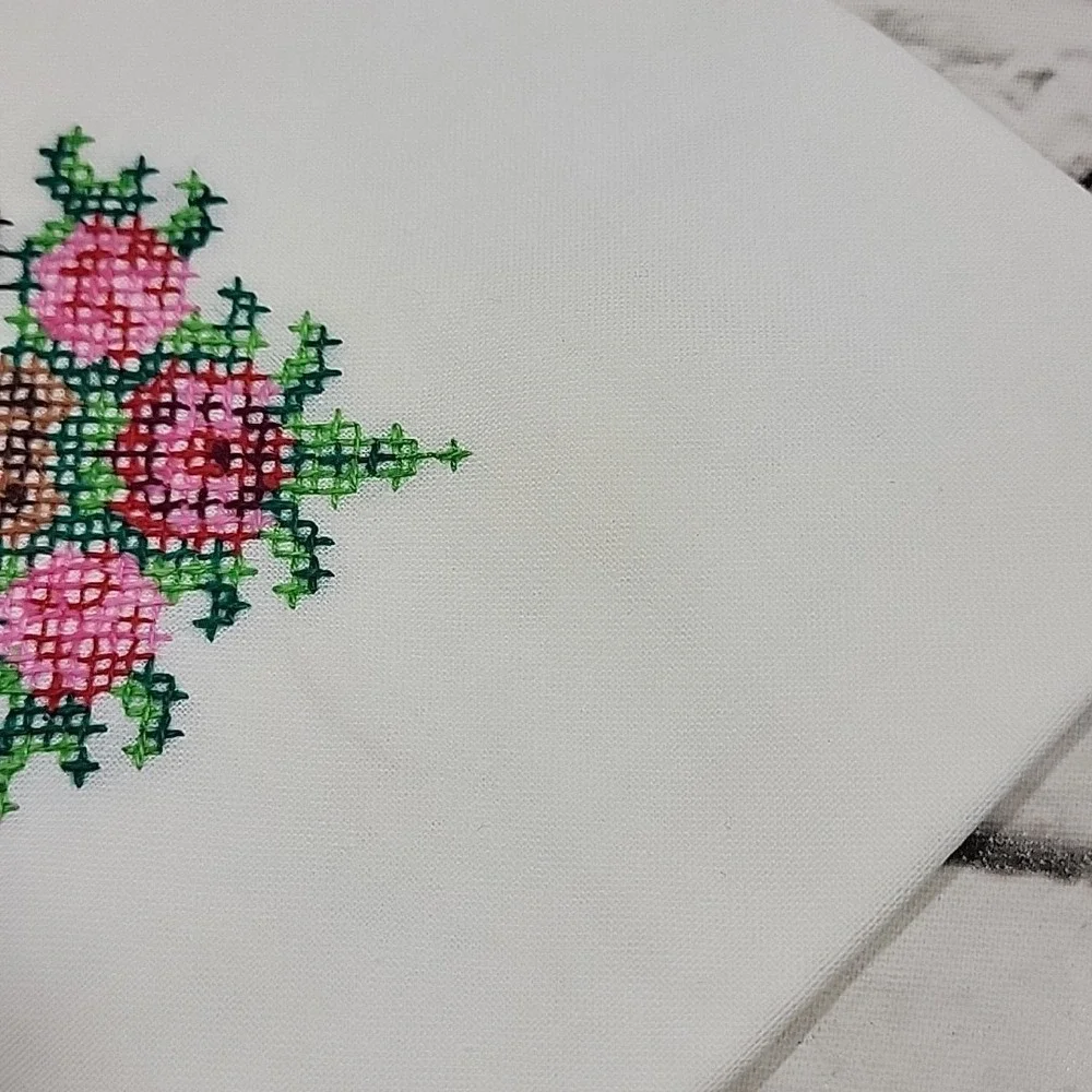 Vintage Cross-Stitch Embroidered Cloth Napkins Lot Of 4‎ Traditional Grannycore